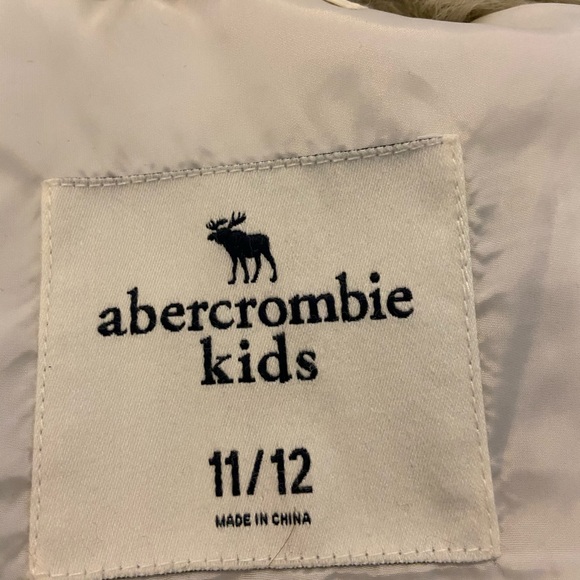 Abercrombie Kids fur coat/ fur top. - Picture 3 of 3